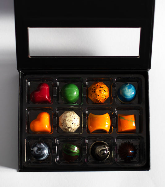 Konfekteske gave - eksklusiv håndlaget sjokolade 12 biter | Sød